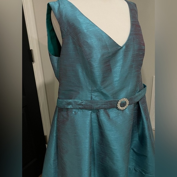 ALFRED Sung Fusion Blue Iridescent Formal Dress Plus Size 28 Wedding Cocktail - Picture 6 of 7